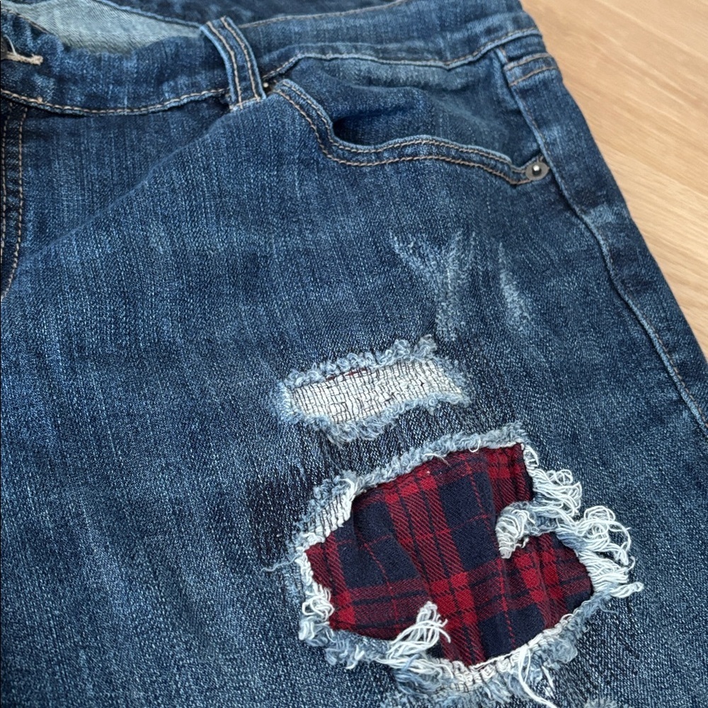 TORRID (20R) Premium Boyfriend Jeans Dark Wash Plaid Destruction Mid-Rise - Picture 5 of 13